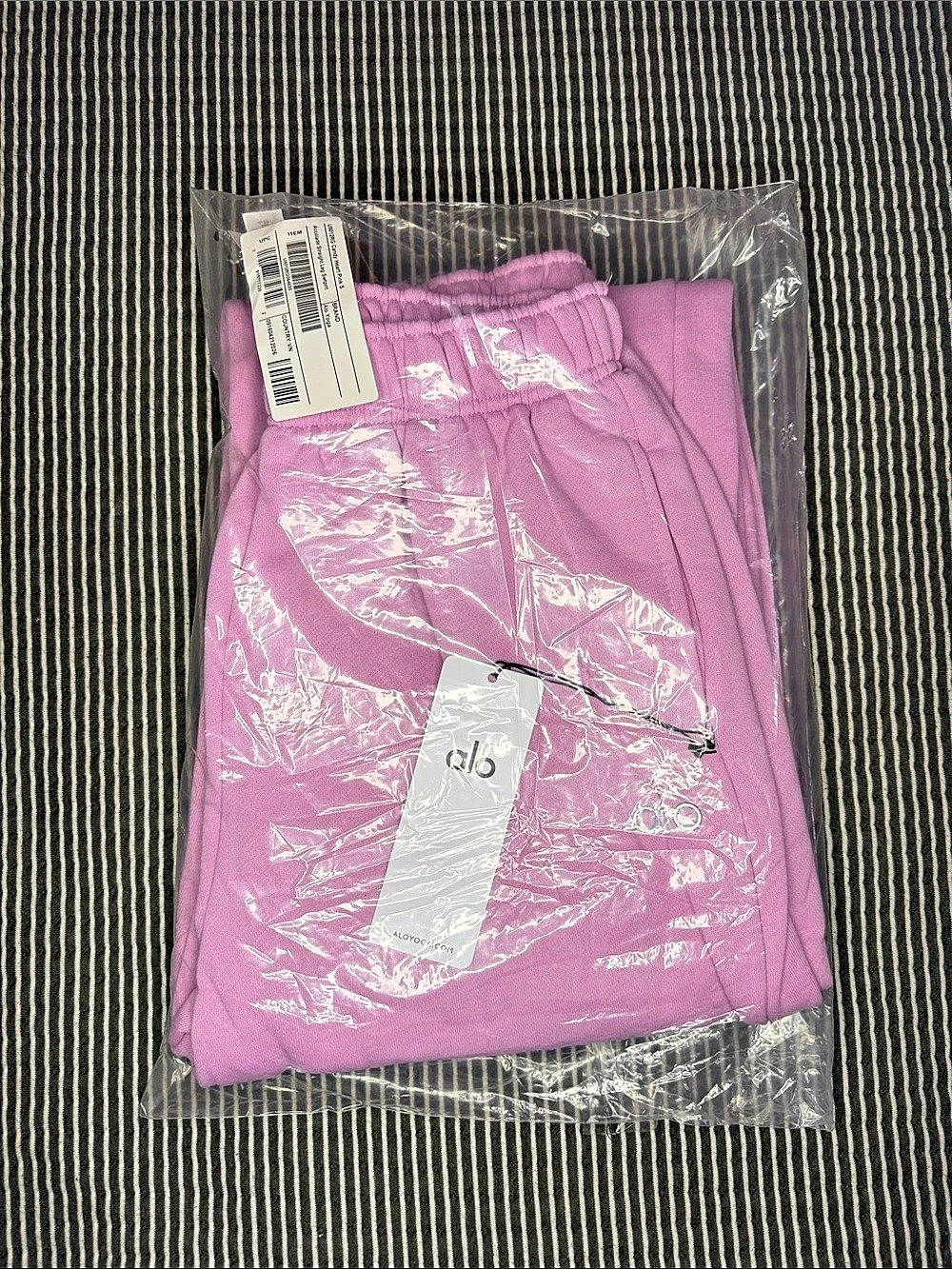 Alo Yoga Accolade Straight Leg Sweatpant Candy Heart Pink Small